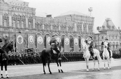 Парад Победы на Красной площади 24 июня  1945 г. Место съемки: г. Москва Автор съемки: не установлен РГАКФД, ед. хр. 0-225863 Снимок принадлежит ГосАрхиву России - см.ссылку ниже!